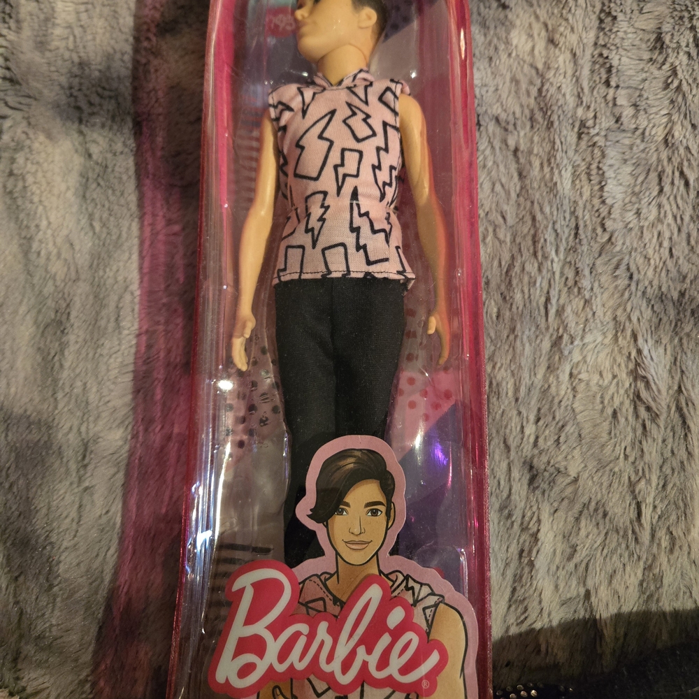 Barbie Ken Fasionista Doll with Pink and Black Outfit, NIB